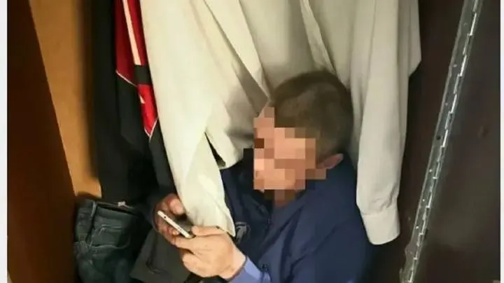 Должники по алиментам пытаются уклоняться от приставов в самых неожиданных местах — от диванов и шкафов до малинников и под одеялами. Приставы находят укрытия и привлекают нарушителей к ответственности: аресты, обязательные работы и принудительные выплаты.