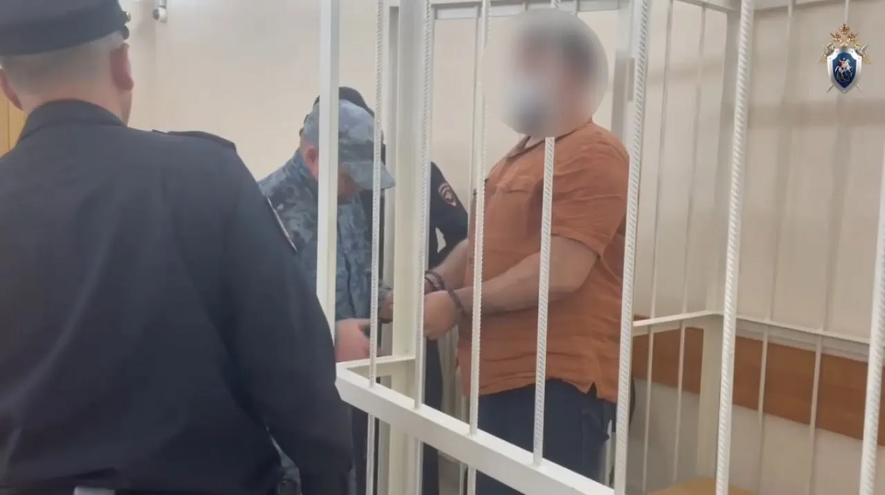 С апреля по июнь он оформлял акты на полную сумму, не исключая выходные и праздники, и получил на миллион рублей больше. Деньги возвращены, возбуждено уголовное дело о мошенничестве в особо крупном размере.