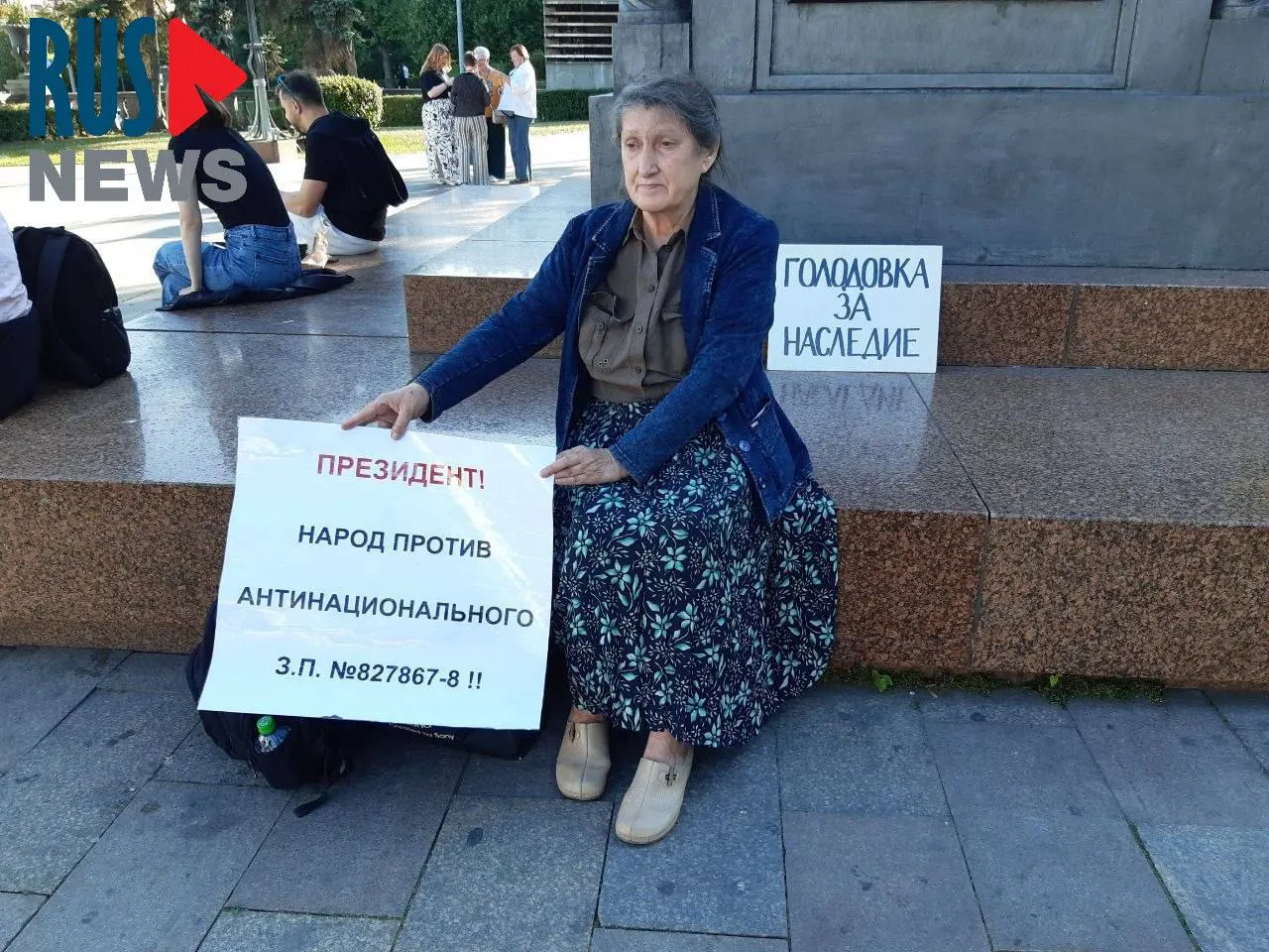 Председатель новосибирского отделения ВООПИК Наталья Шамина объявила голодовку у памятника Кириллу и Мефодию в Москве и была задержана полицией. Ранее аналогичную акцию объявила активистка из Новосибирска.