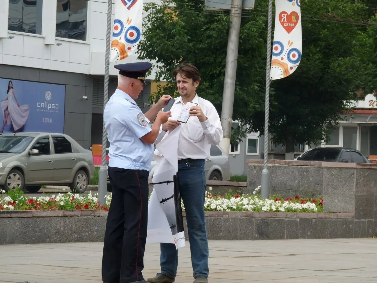 По письму из колонии Ричарда Роуза обвиняют в положительных высказываниях об «Исламском государстве» и «Русской освободительной армии». Супруга заявляет, что дело инициировано на основании разговоров с сокамерниками и написанных им сочинений.