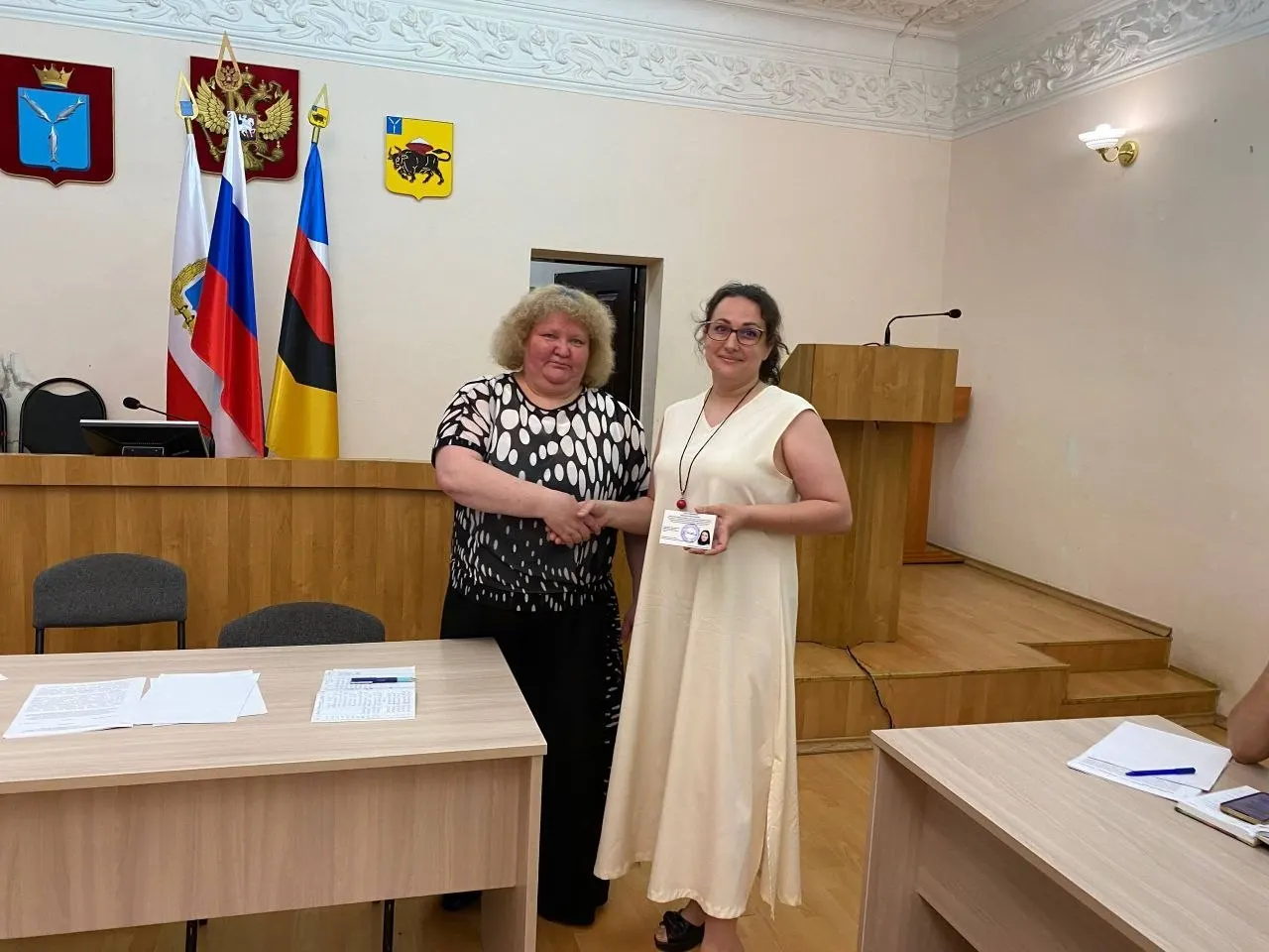 Ксения Чернова, депутатка Марксовского муниципального округа, подала документы на участие в выборах Государственной Думы от партии «Яблоко». Ранее её привлекали к административной ответственности и критиковали за антивоенные высказывания.