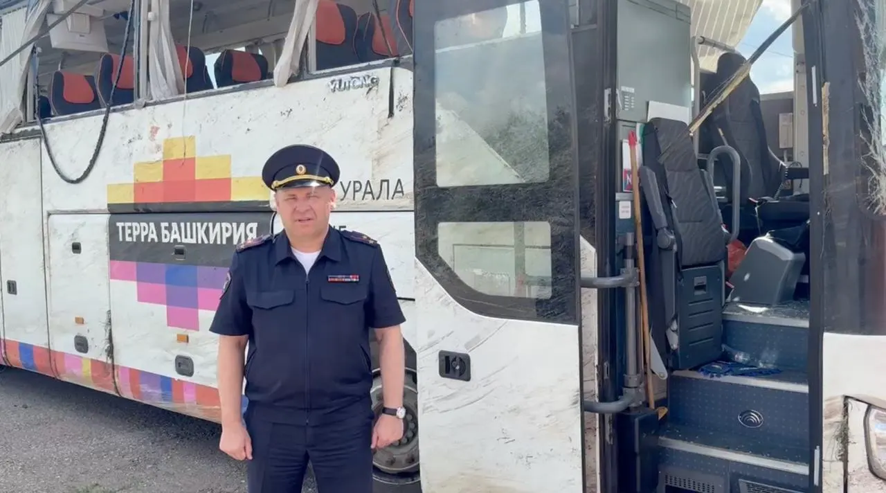 Ночью в Черемшанском районе перевернулся пассажирский автобус. По данным ГИБДД, семь человек доставлены в больницу; предварительно причиной называют превышение безопасной скорости водителем.