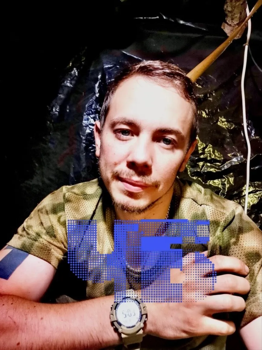 Отец обвиняет военные ведомства и чиновников: сына, служившего на Черноморском флоте, похоронили в Балтийске без уведомления родственников; закон передаёт право распоряжаться телом супруге.