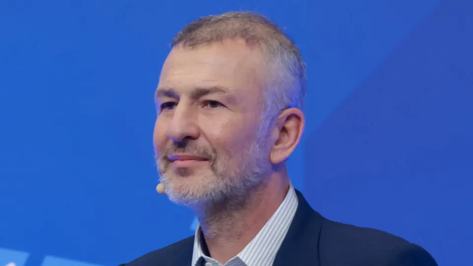 Миллиардер избежал национализации энергетической компании СИБЭКО: генпрокуратура отозвала иск после перевода 32 млрд рублей в образовательный центр «Сириус». Сумма почти совпадает со стоимостью покупки актива в 2018 году.