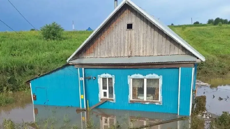 Из‑за сильных ливней (около 87 мм за 12 часов) в районе подтоплены улицы и жилые дома, разрушены дамбы и плотины, объявлена эвакуация. В реки попали нефтепродукты — пострадала дикая фауна.
