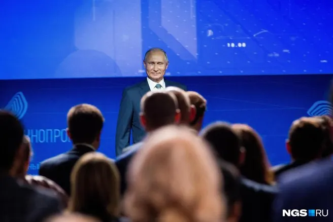 Пресс-служба Кремля сообщила, что перед пленарным заседанием форума «Россия — Казахстан» в Омске президенты обсудят вопросы двустороннего взаимодействия, в том числе развитие транспортных коридоров и логистики.
