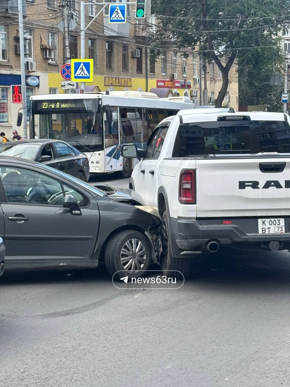 На перекрёстке улиц Масленникова и Мичурина в Тольятти произошло ДТП — участок дороги временно затруднён, информация о пострадавших уточняется.