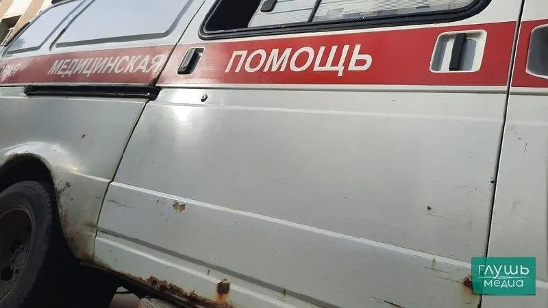 По информации полиции, 31‑летний мужчина помешал работе медиков на улице Полтавской, причинил им травмы и был задержан; составлен административный протокол по статье о мелком хулиганстве.
