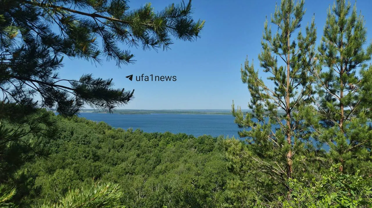 Днём температура поднимется до +26°С, ожидаются кратковременные дожди. На фото — озеро Кандрыкуль.