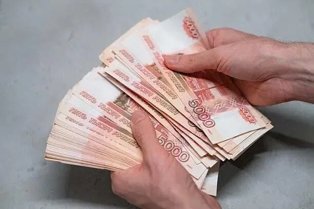 Директор фирмы привёз три автомобиля для продажи, указав их как личные. По данным Приволжской транспортной прокуратуры, ему грозит уголовная ответственность за недоплату пошлин почти на 22 млн рублей.