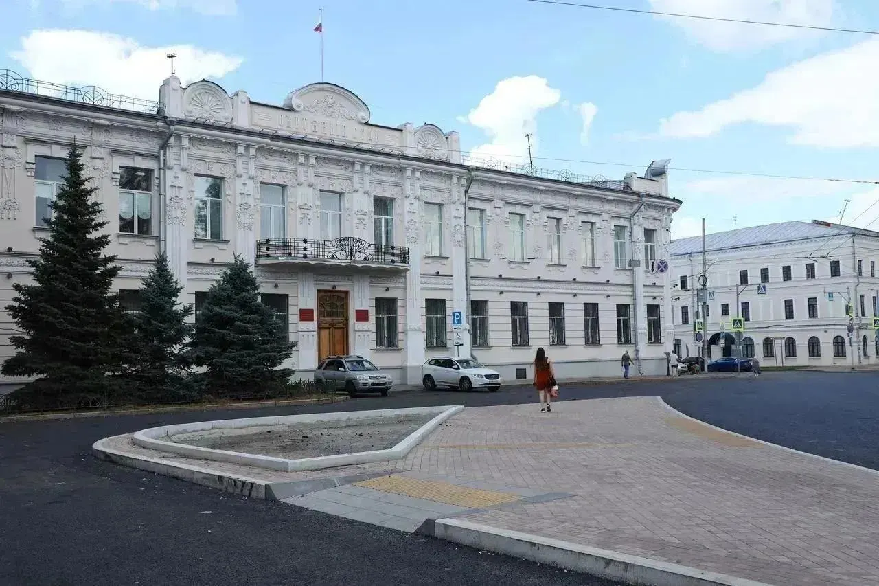 Жителям предлагают проголосовать за дизайн павильонов на площади Революции. Работы на объекте готовы на 99%. Опрос открыт до 15 августа.
