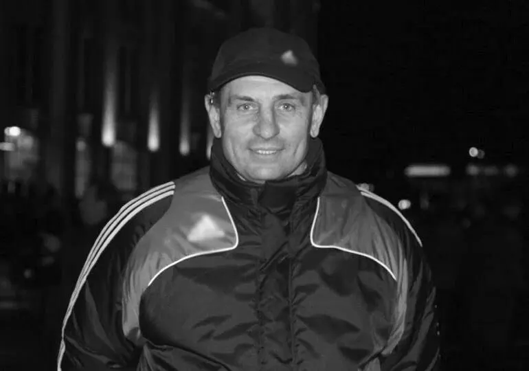 В возрасте 74 лет скончался бывший игрок самарского клуба Виктор Капаев. В 1970‑е годы он провёл за «Крылья Советов» 95 матчей и имел звание мастера спорта СССР.