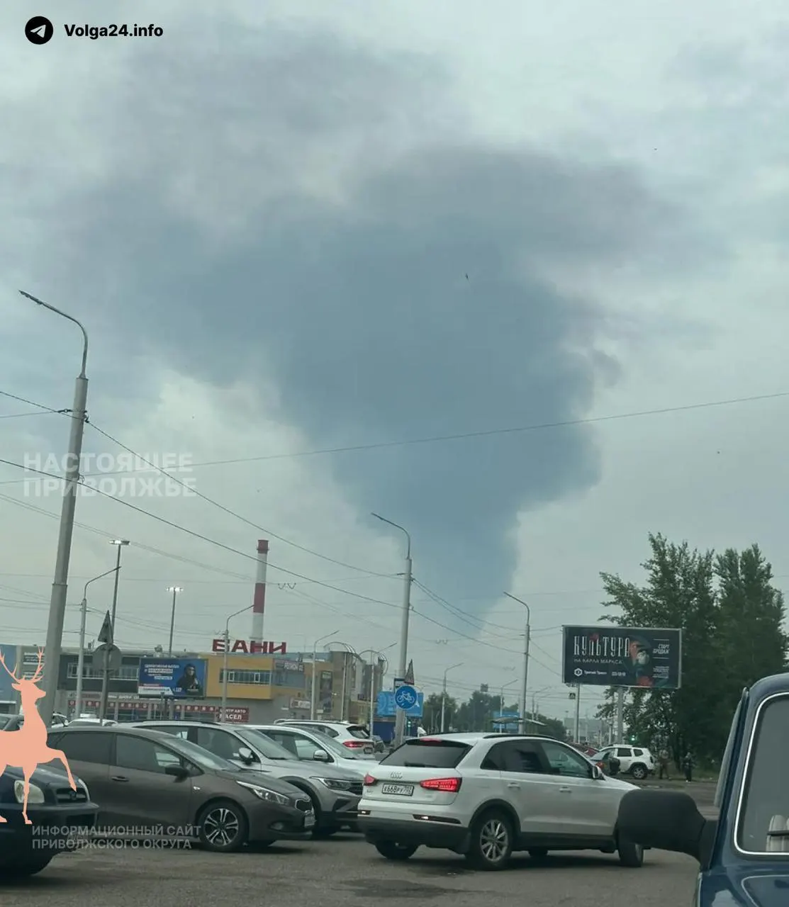 В соцсетях появились кадры пожара на нефтеперерабатывающем заводе в Уфе: видны два больших столба чёрного дыма, жители слышали серии взрывов. Официальных комментариев пока нет.