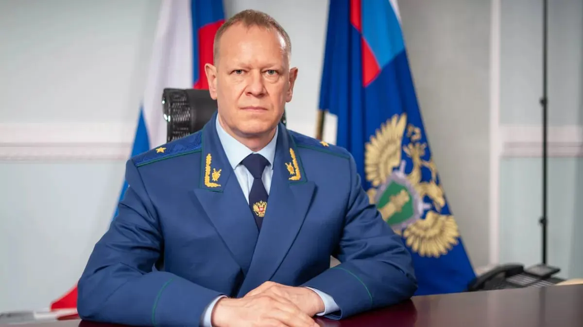 Президент направил в Совет Федерации кандидатуру Николая Рябова, сейчас — начальника управления Генпрокуратуры по СФО; консультации по назначению прокуроров в 11 регионах запланированы на 16 июля.