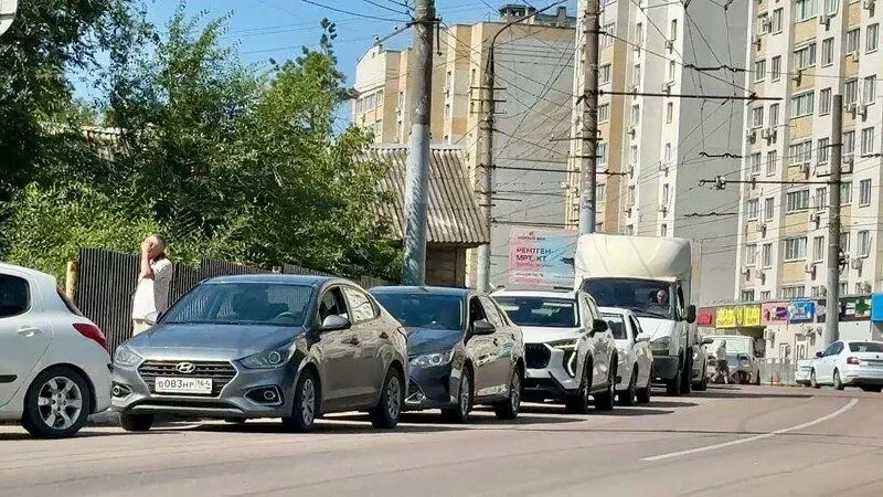МВД разъяснило, что постановления о штрафах за остановку и стоянку при ожидании в очередях на автозаправках могут быть отменены; с 1 июля фиксация такими комплексами приостановлена по инициативе областного УГИБДД.