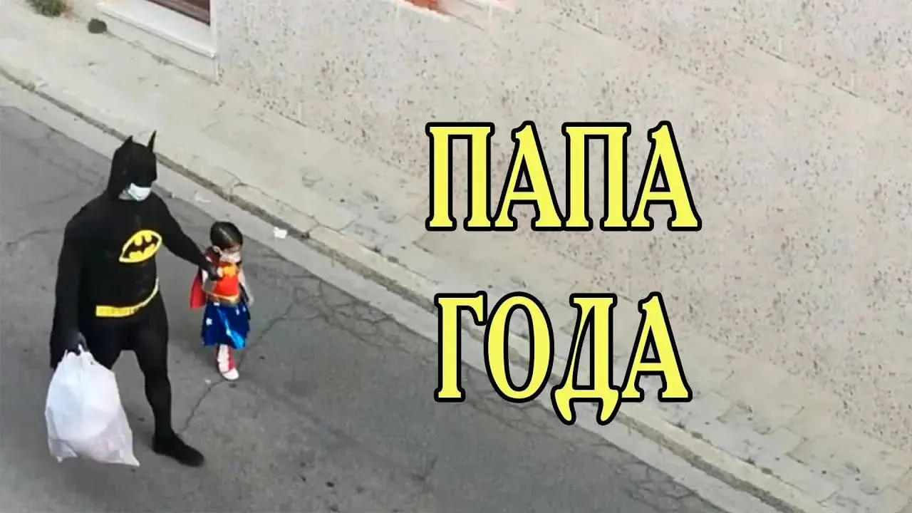 Мужчина проник в квартиру во время командировки владельца, вынес игровую приставку, джойстики, телефон и сумку, продал всё и потратил выручку на ребёнка; суд приговорил его к шести месяцам колонии и обязал вернуть 100 тысяч рублей.