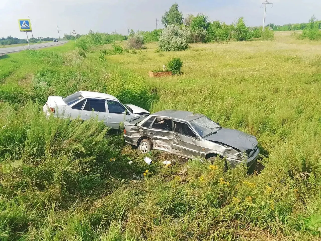 20 июля на подъезде к Оренбургу Daewoo Nexia врезалась в бок ВАЗ-2115; пострадали водитель и двое пассажиров отечественного авто.