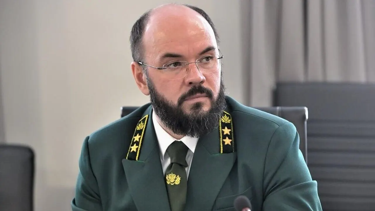 Ему также грозит запрет занимать руководящие должности на три года; ущерб федеральному бюджету превышает 23 млн рублей.
