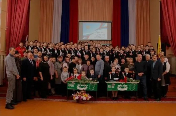В декабре 2023 года в Яльчикской школе установили «Парты Героя» в честь Виктора Григорьева и Владимира Орлова. На церемонии присутствовали родственники и представители округа.
