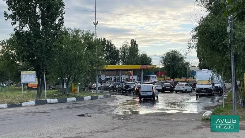 По данным Росстата, в регионе заметно выросли цены на топливо: сильнее всего подорожал АИ-98 — до 107,74 рубля за литр; подросли и цены на другие марки бензина и дизель.