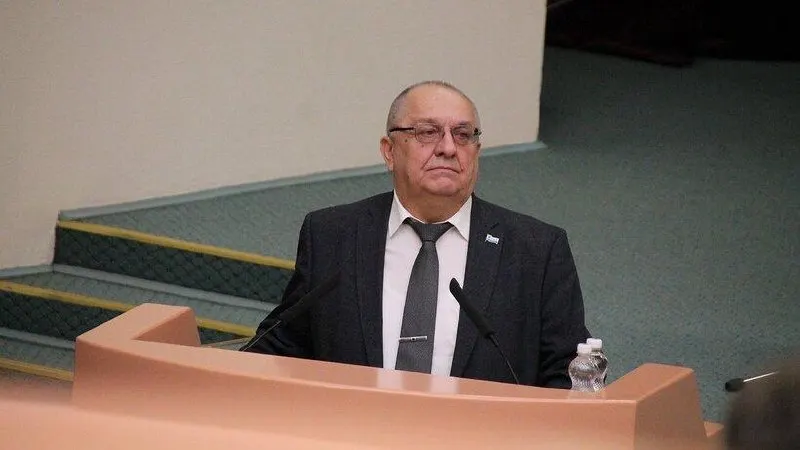 Сайт мэрии анонсировал прямую трансляцию отчета мэра, но после мероприятия запись исчезла из группы администрации в «ВКонтакте». Чиновники не сообщили, где можно посмотреть повтор.