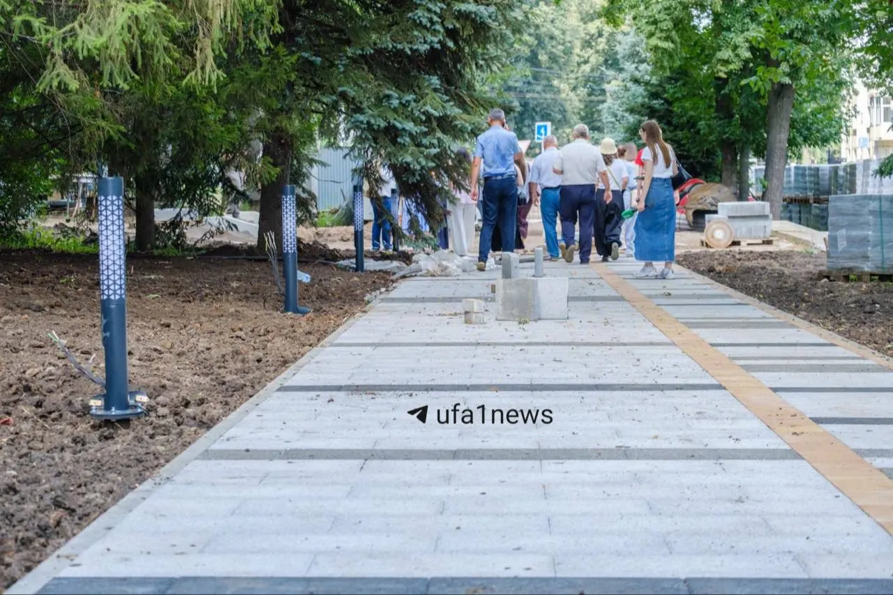 Реконструкция парка Ленина в Уфе идёт с опережением — работы выполнены примерно на 70%. Фонтаны заменили, сохранят исторический облик, появится реконструированная входная группа. Открытие планируют на 11 октября.