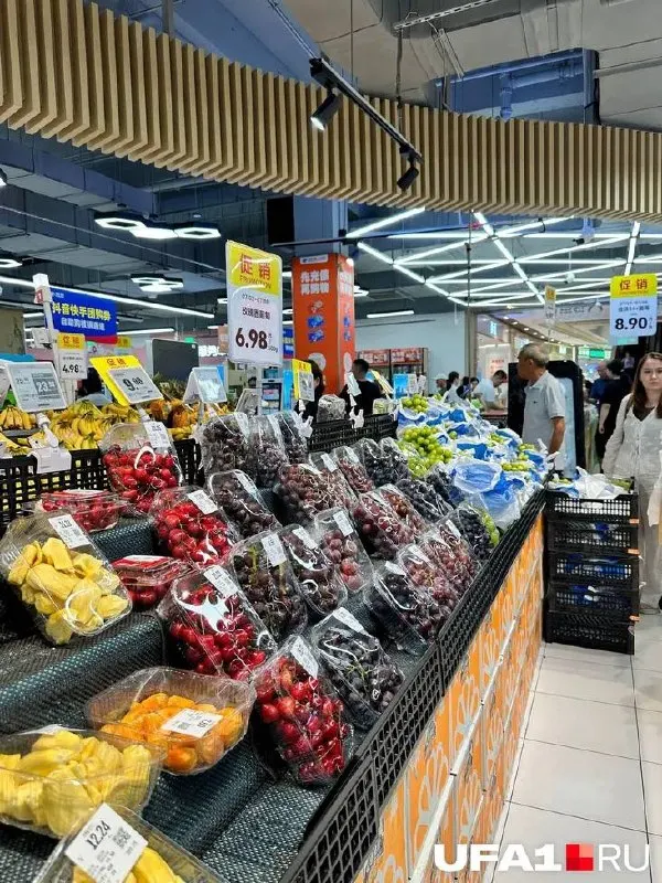 Студентка из Уфы провела месяц в Пекине и привела конкретные сравнения цен на кофе, чай, сэндвичи и столовую — по всем позициям Пекин оказался выгоднее.