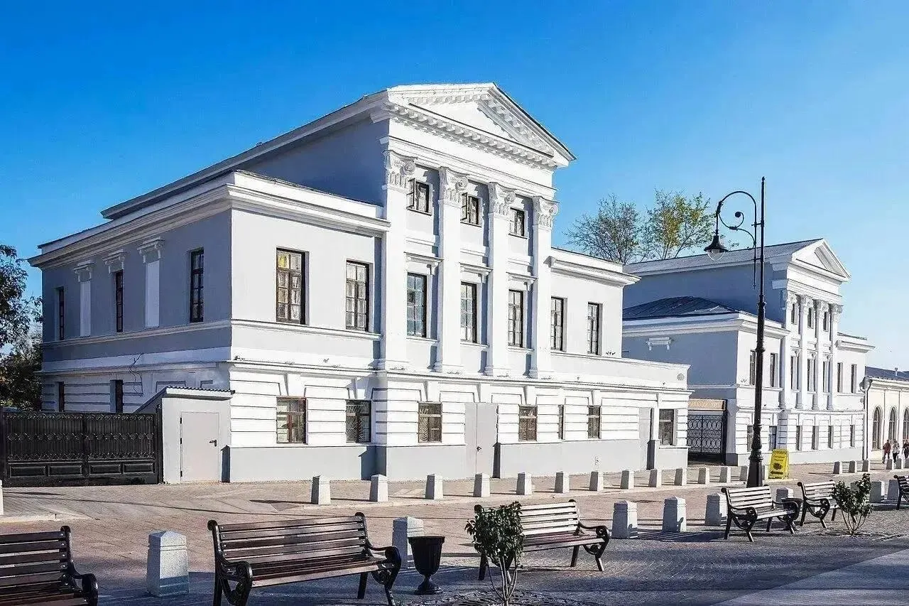 Три объекта в Арзамасе и один — в Нижнем Новгороде продаются единым лотом за 36 млн рублей. Здания требуют инвестиций, но расположены в туристических зонах региона.