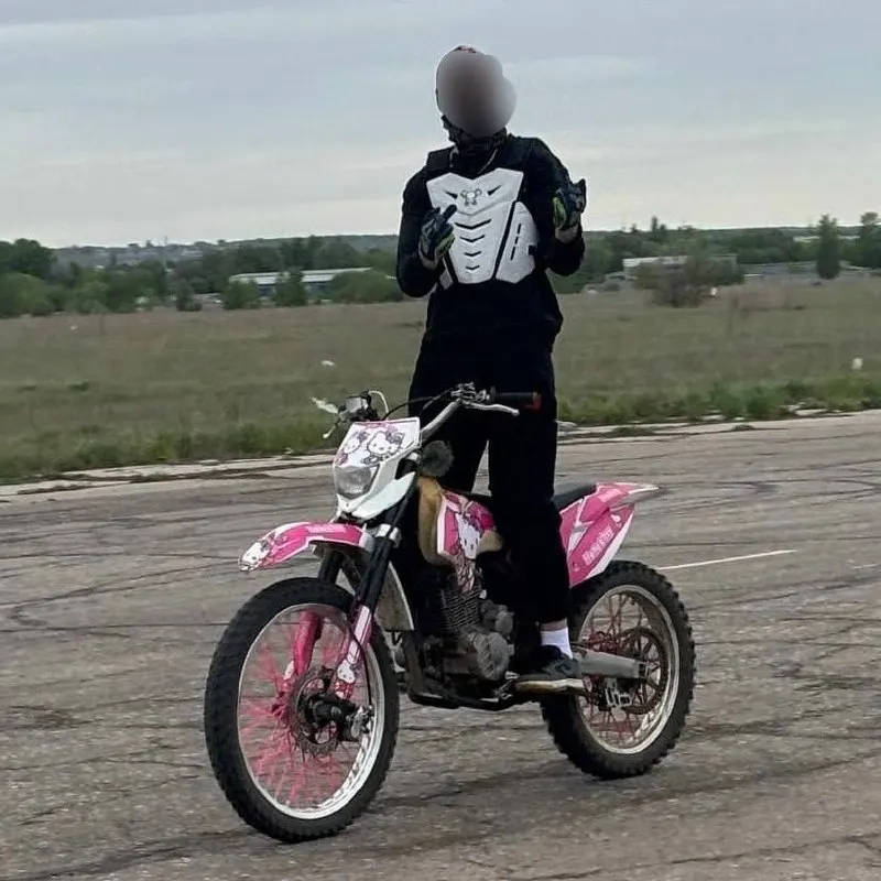 17-летний Александр госпитализирован после драки у ДК «Луч» в Зубчаниновке. Мать опасается, что дело могут замять из‑за связей семьи нападавшего.