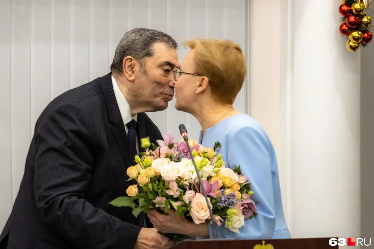 Центризбирком опубликовал декларацию депутата Леонида Симановского: доход за 2025 год — 5 961 009 722,14 руб.; в собственности — два земельных участка, два дома и четыре транспортных средства.
