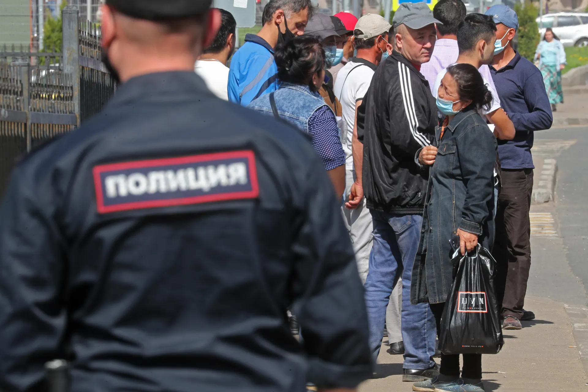 Правительство внесло в подготовленный ко второму чтению проект закона предложение добавить в перечень оснований для обязательной депортации иностранцев неповиновение законному требованию пограничника и дискриминацию.