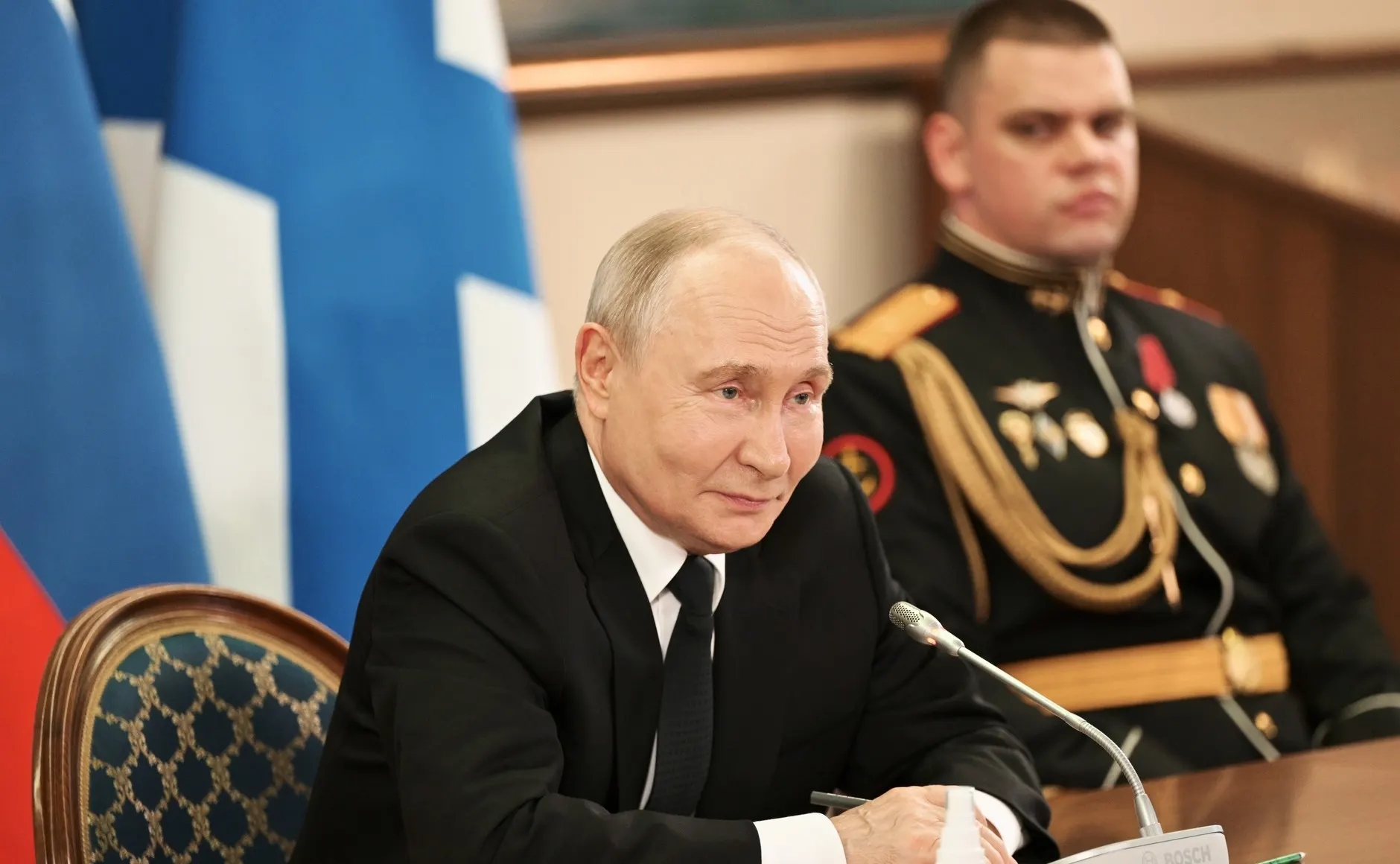 На встрече с военнослужащими президент заявил о неизбежной победе России в конфликте, обвинил Киев и Запад в развязывании боевых действий, пообещал защищать интересы страны, в том числе Калининградской области; также прокомментировал призывы заморозить конфликт.