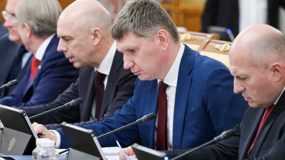 По итогам января—мая ВВП вырос всего на 0,2%. Промышленность и инвестиции практически стагнируют, региональная динамика расходится — Москва растёт, остальная часть страны близка к рецессии.