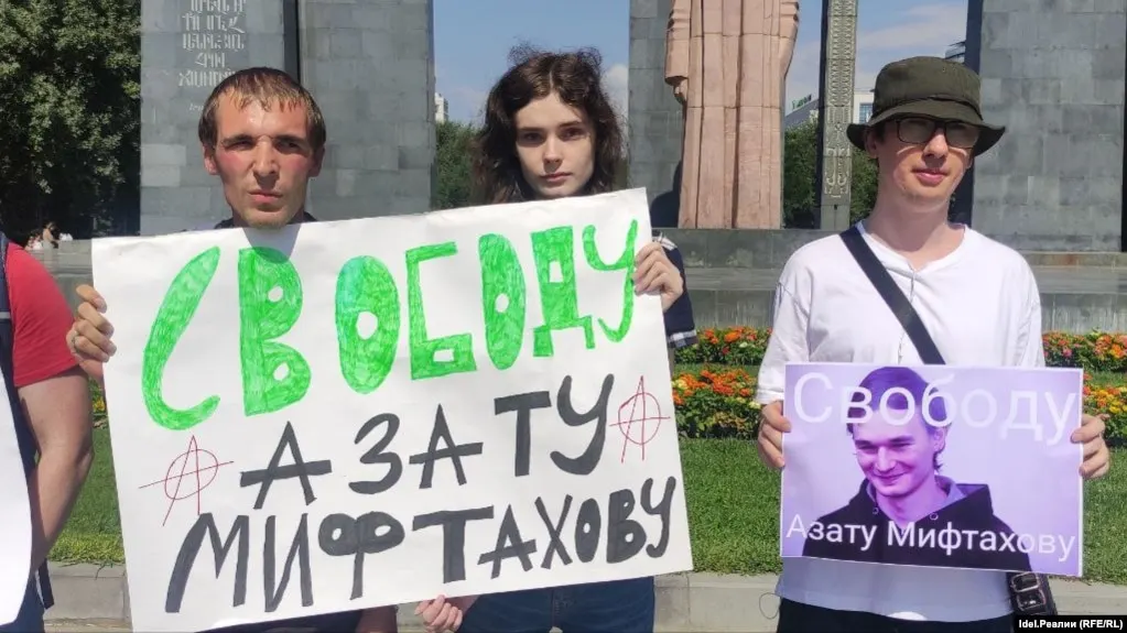Российский аспирант, находящийся в колонии, стал автором статьи о гипотезе Чуи в гильбертовом пространстве. Публикация открывает выпуск за июнь–август 2026 года; работа демонстрирует продолжение научной деятельности несмотря на условия заключения.