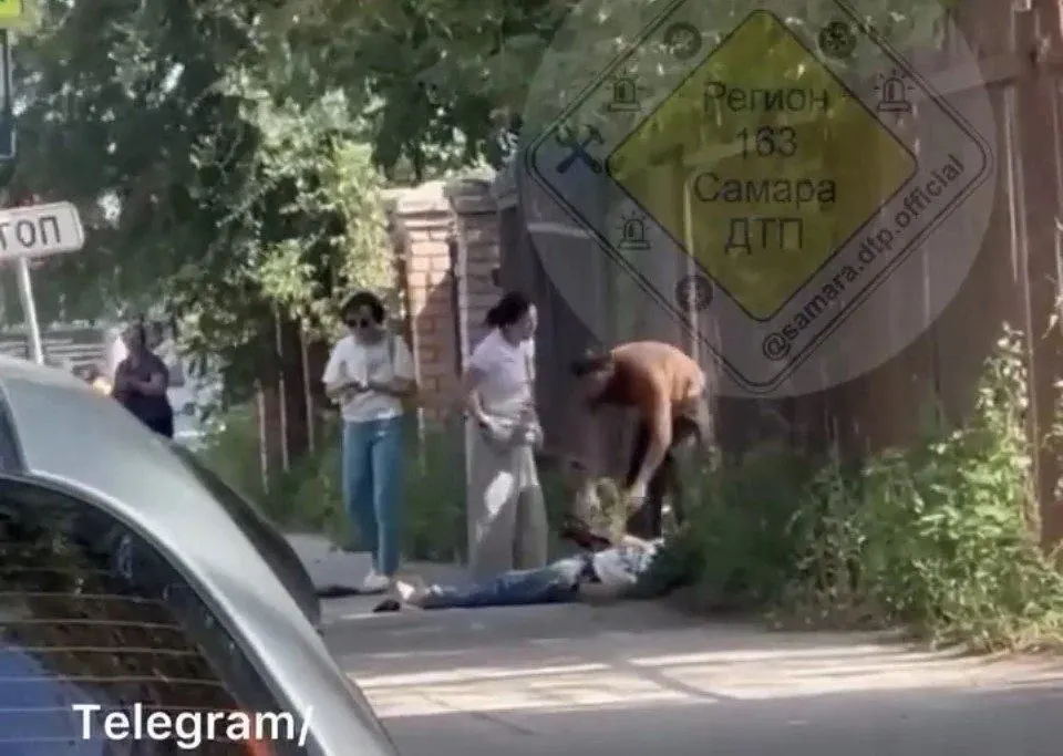 В Самаре водитель автобуса пострадал в ходе дорожного конфликта на перекрёстке; полиция устанавливает обстоятельства.
