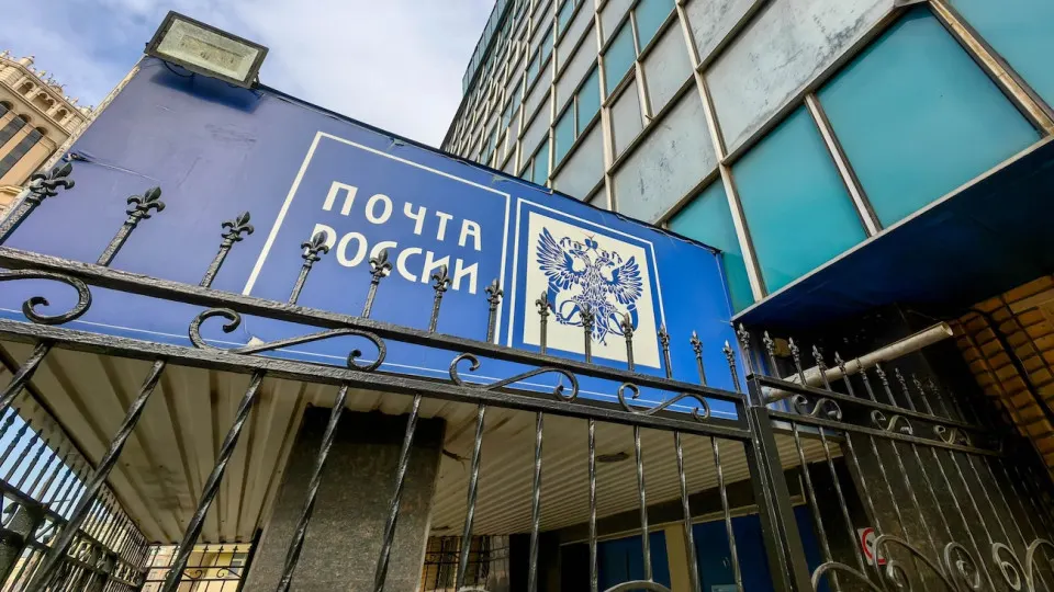Власти обсуждают меры поддержки Wildberries, включая подключение Почты России к логистике и возможные кредитные каникулы на фоне атак на склады по всей России.