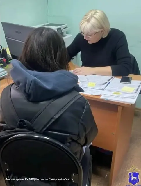 Мошенник убедил девушку передать деньги из сейфа, около девяти миллионов рублей, после чего исчез. По факту возбуждено уголовное дело.