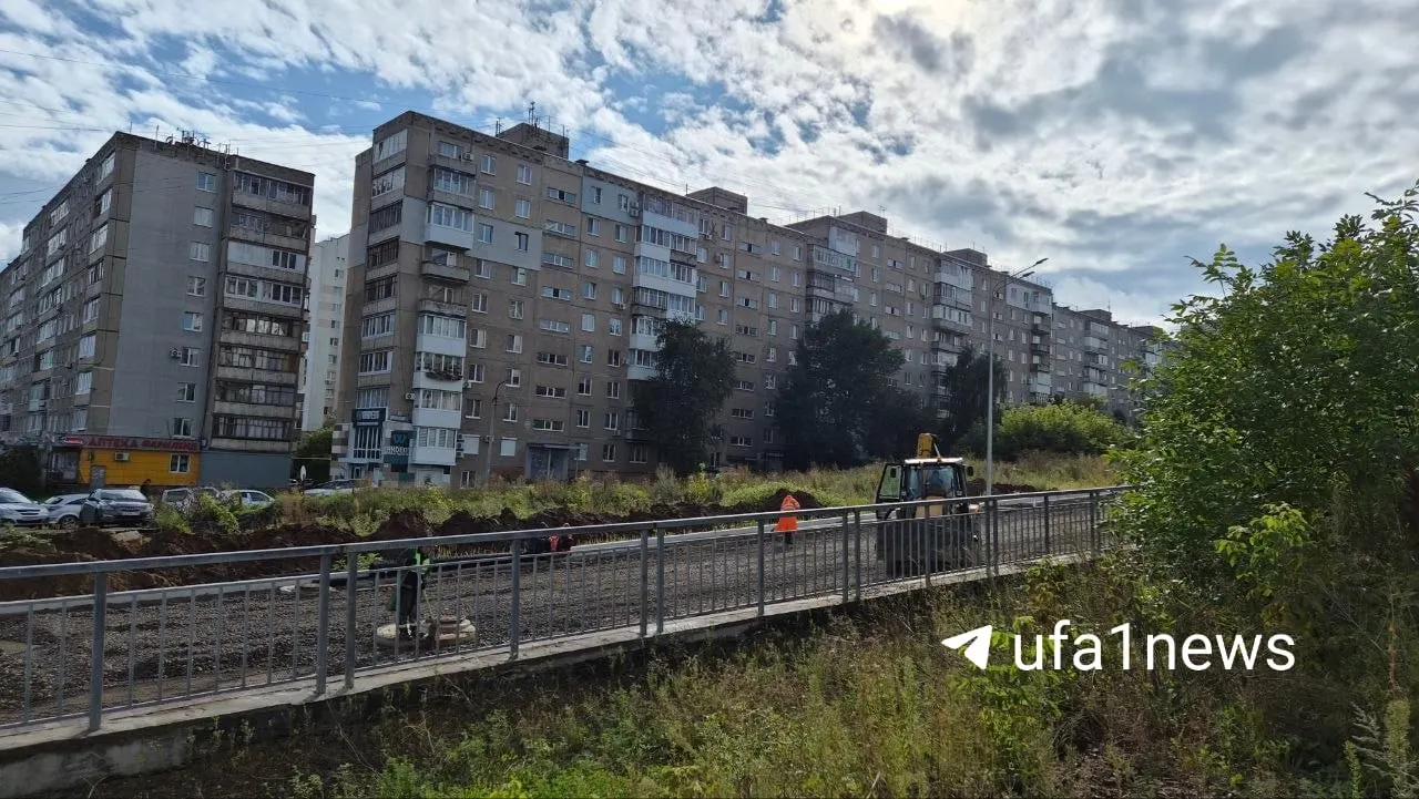 Очевидец сообщает, что работы идут и по выходным, и в дождливую погоду; завершение запланировано на август.