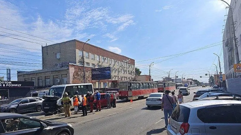 На улице Танкистов произошло ДТП, движение трамвая №11 затруднено.