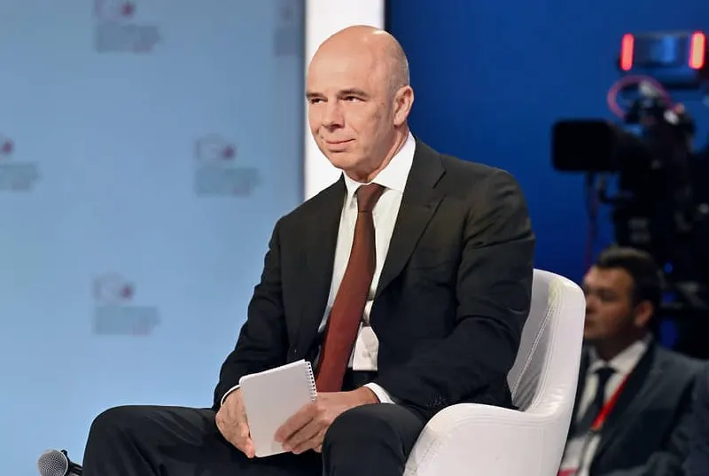 Министерство финансов заявило о стабильном финансировании бюджета: все статьи будут исполнены, а дефицит на начало 2026 года оценивается в 6,46 трлн рублей (примерно 2,8% ВВП).