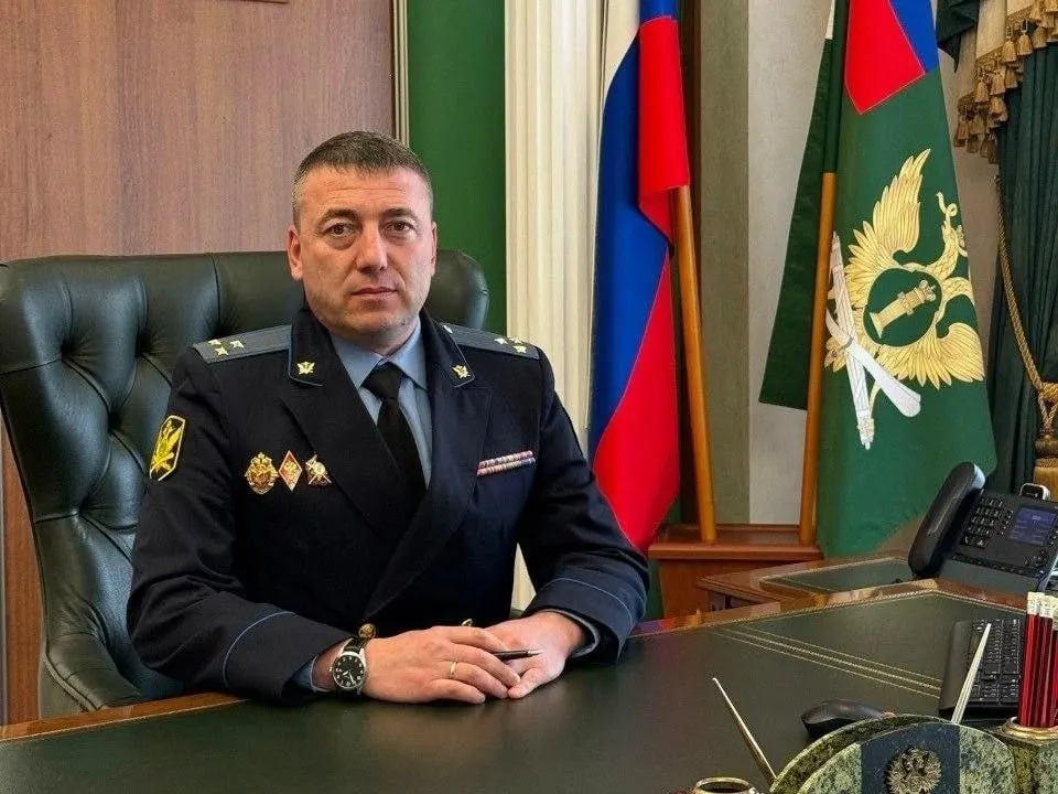 Согласно официальной информации, с 10 августа возглавил Управление ФССП в Кировской области Антон Пряхин; в Ярославской области должность пока остается vacant.