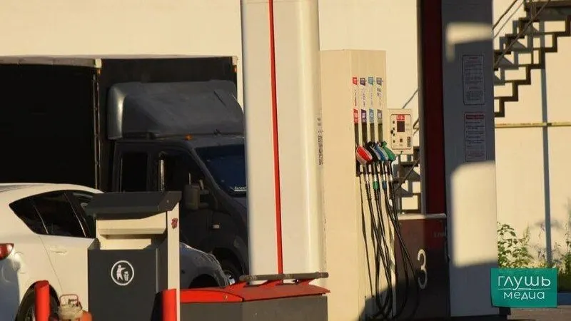 За период 4–10 августа данные Росстата показывают ощутимый рост цен на нефтепродукты: АИ-98 вырос в цене на 9,56 рубля, средняя — 78,05 рубля за литр.