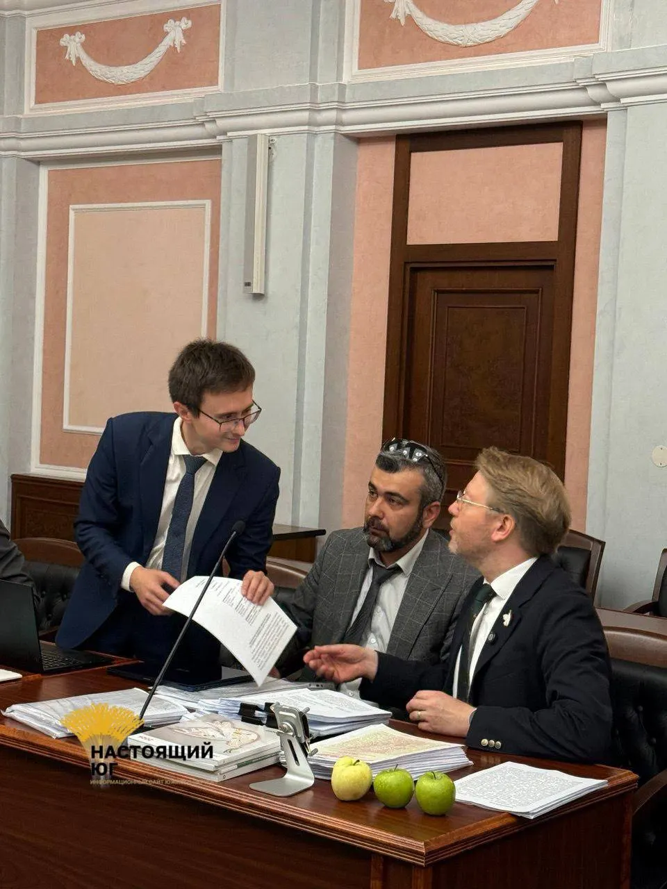 На заседании Верховного суда представитель ЦИК сообщил о нарушениях «Яблока» в предвыборной агитации и в правах авторов; обсуждалась цитата и соглашение с OpenAI, решение суда может повлиять на бюллетень.