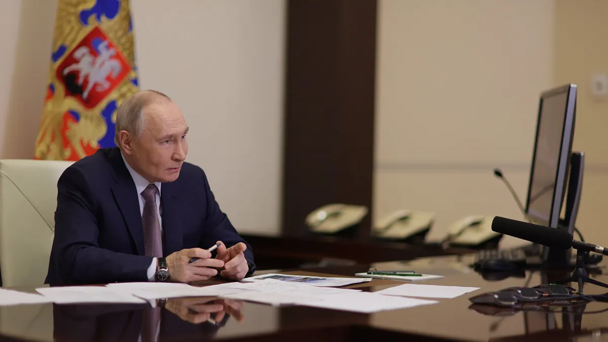 Указ предусматривает возможность введения внешнего управления над ключевой инфраструктурой в случае угрозы безопасности, документ вступает в силу после официальной публикации.