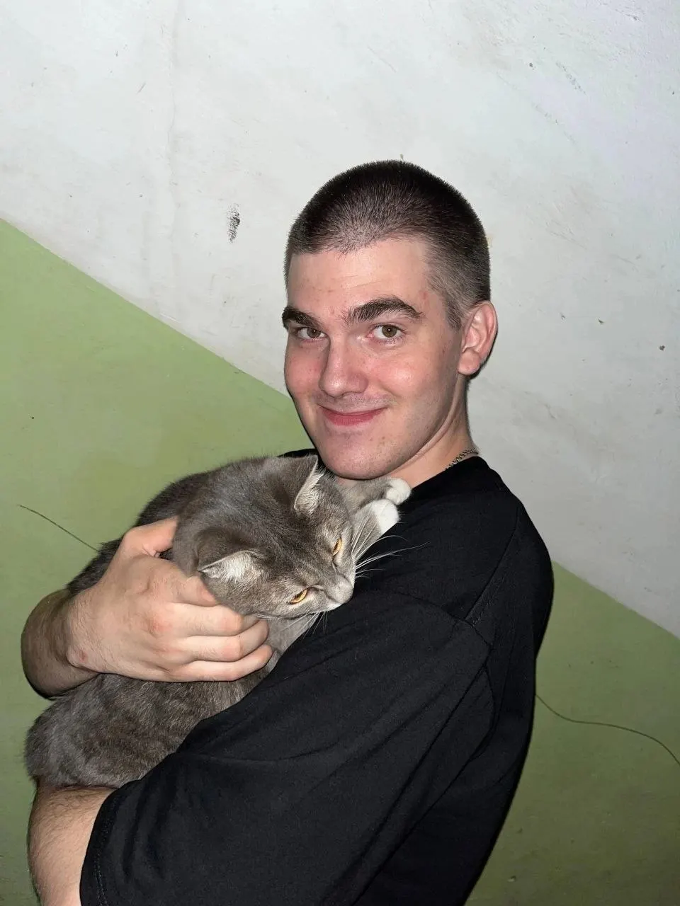 21-летний Евгений Стрежнев пропал после атаки беспилотников на склад Ozon в Чапаевске; эвакуировано около 500 сотрудников.