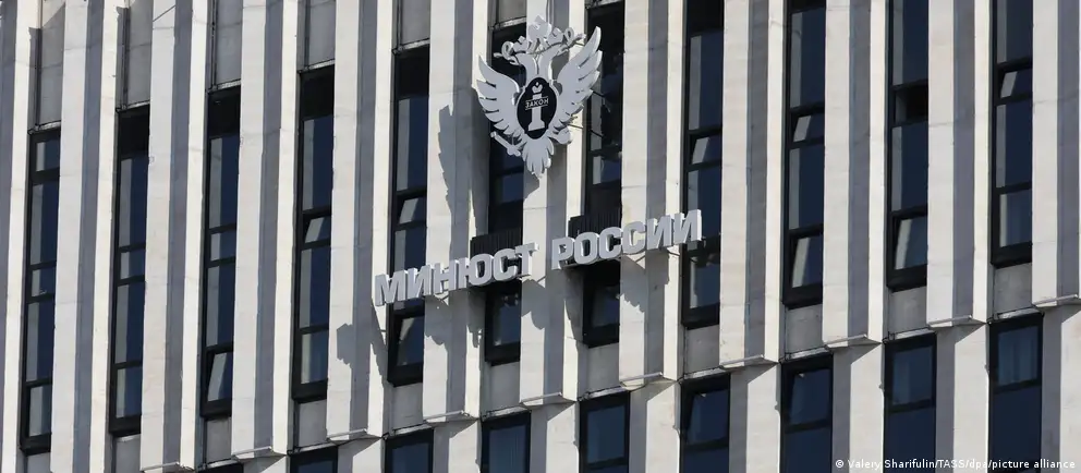 Минюст пополнил перечень нежелательных организаций: в него вошли HRF и Исследовательский центр Восточной Европы, а также другие международные структуры.