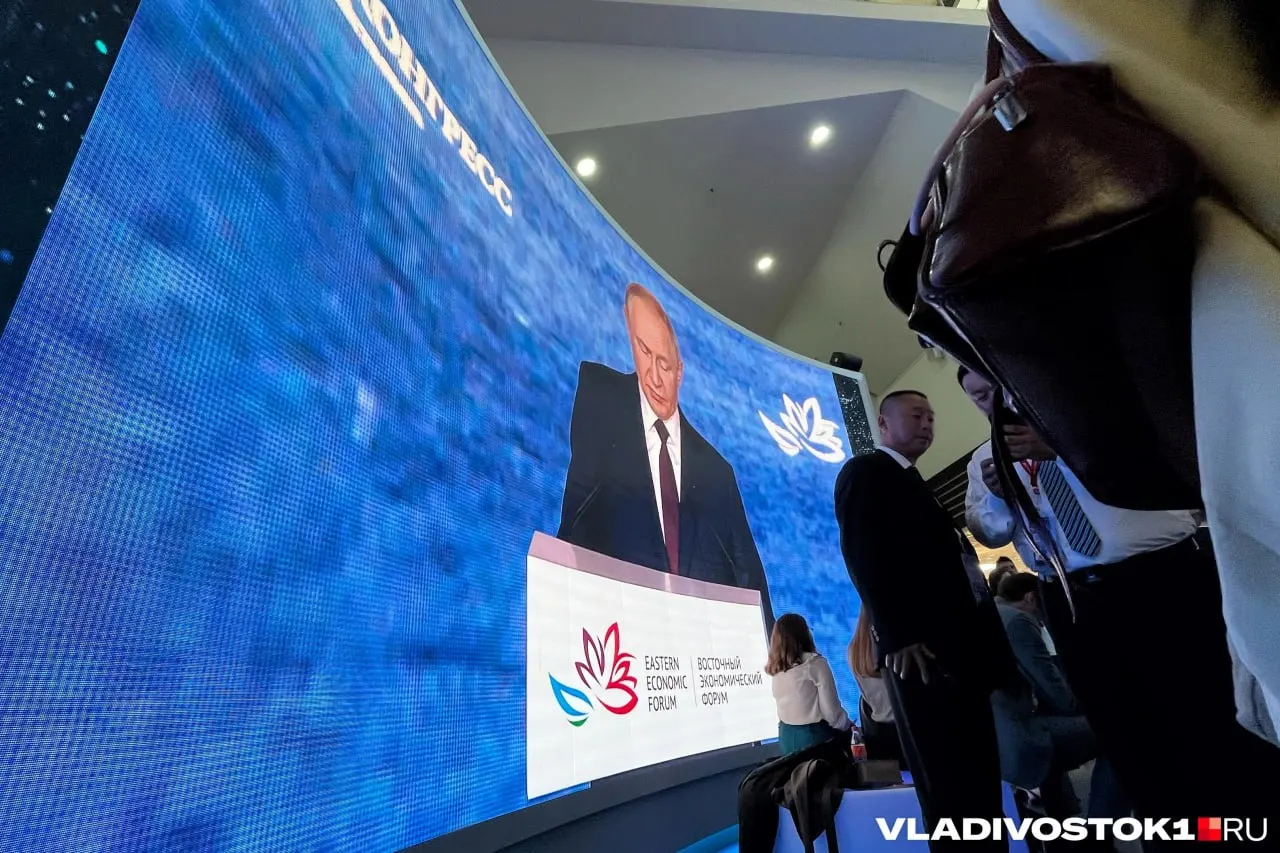 Президент России посетит Владивосток во время XI Восточного экономического форума, проведет совещания по развитию Дальнего Востока и встретится с региональными лидерами.
