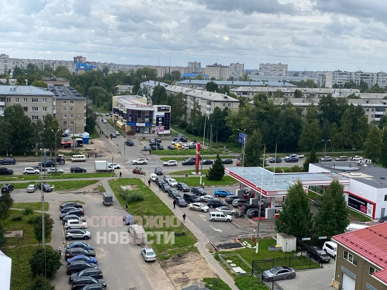 Жители Пензы, Томска, Архангельска и других регионов сообщают об отсутствии бензина на заправках, длинных очередях и ситуациях с качеством топлива.