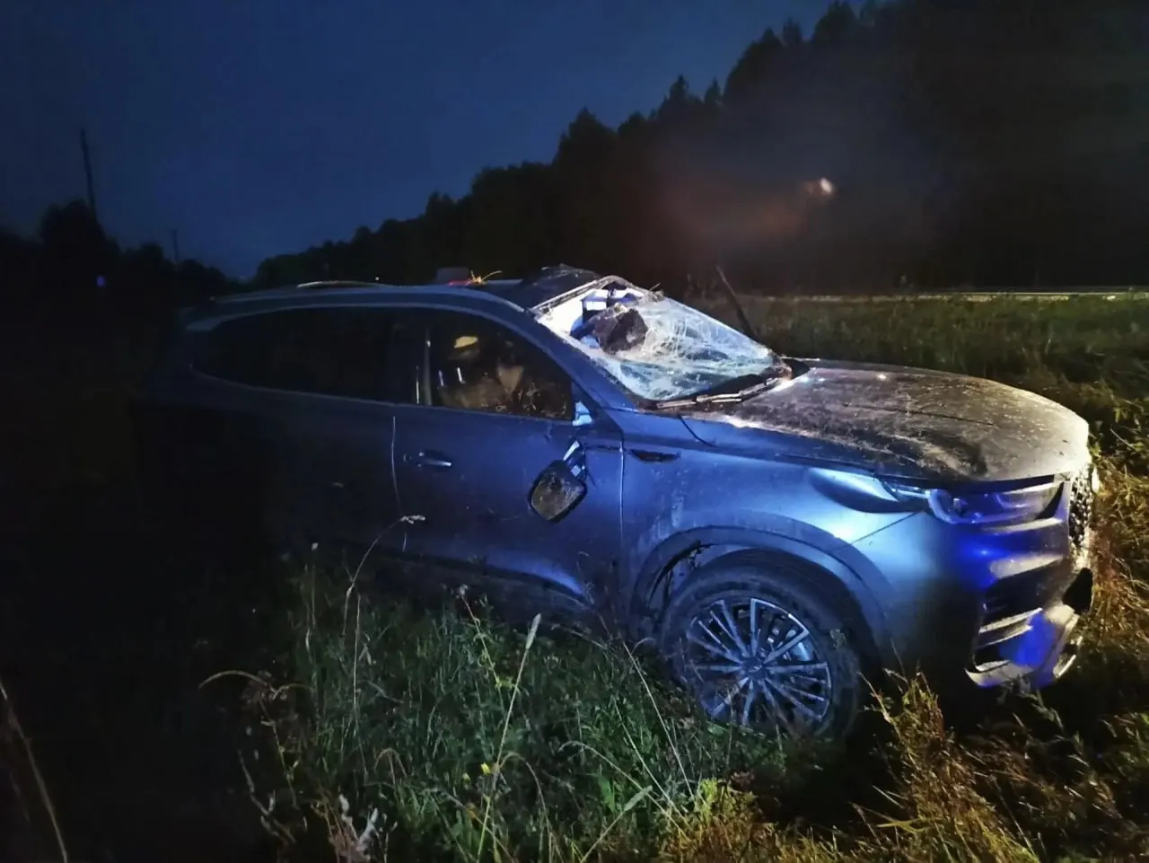 На 113-м км трассы «Киров — Советск — Яранск» около 19:30 24 августа автомобиль «Chery Tiggo» съехал с дороги и опрокинулся; пострадали водитель, женщина 37 лет и ребёнок 10 месяцев.
