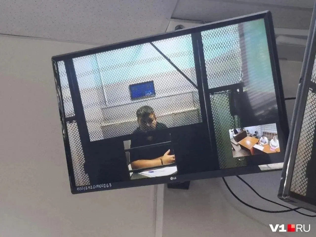 На заседании допросили предпринимателя — потерпевшего; блогер утверждает, что ему и его семье угрожали, а вымогательства не было; свидетель обвинения, политолог Михаил Серенко, якобы оговаривает его.